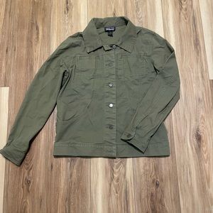 Patagonia women’s army green button up lightweight jacket. Size medium